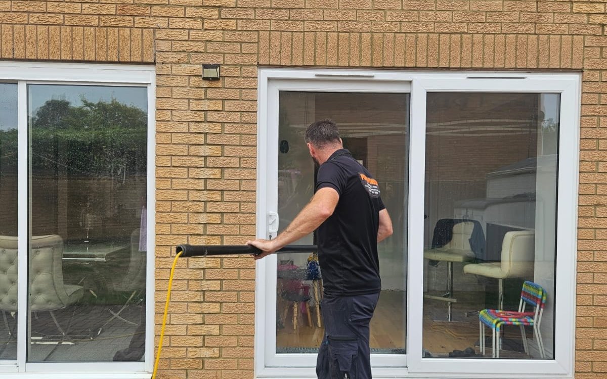 Window cleaning with a pure water pole on a Northampton house